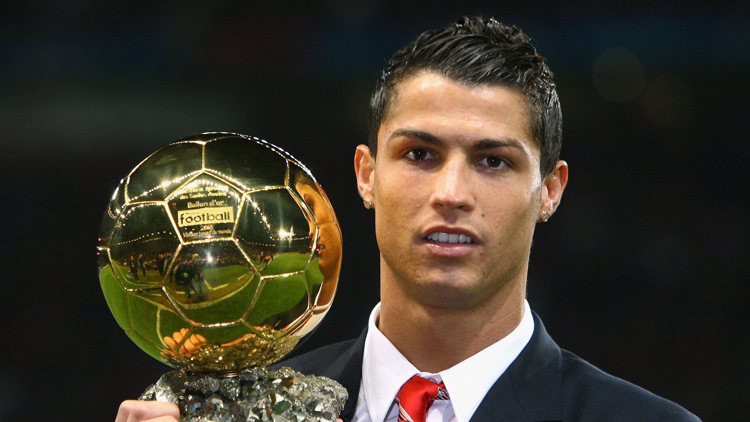 意甲焦点战之外的欧洲足球启示录，从希腊完胜波兰看战术纪律与团队韧性