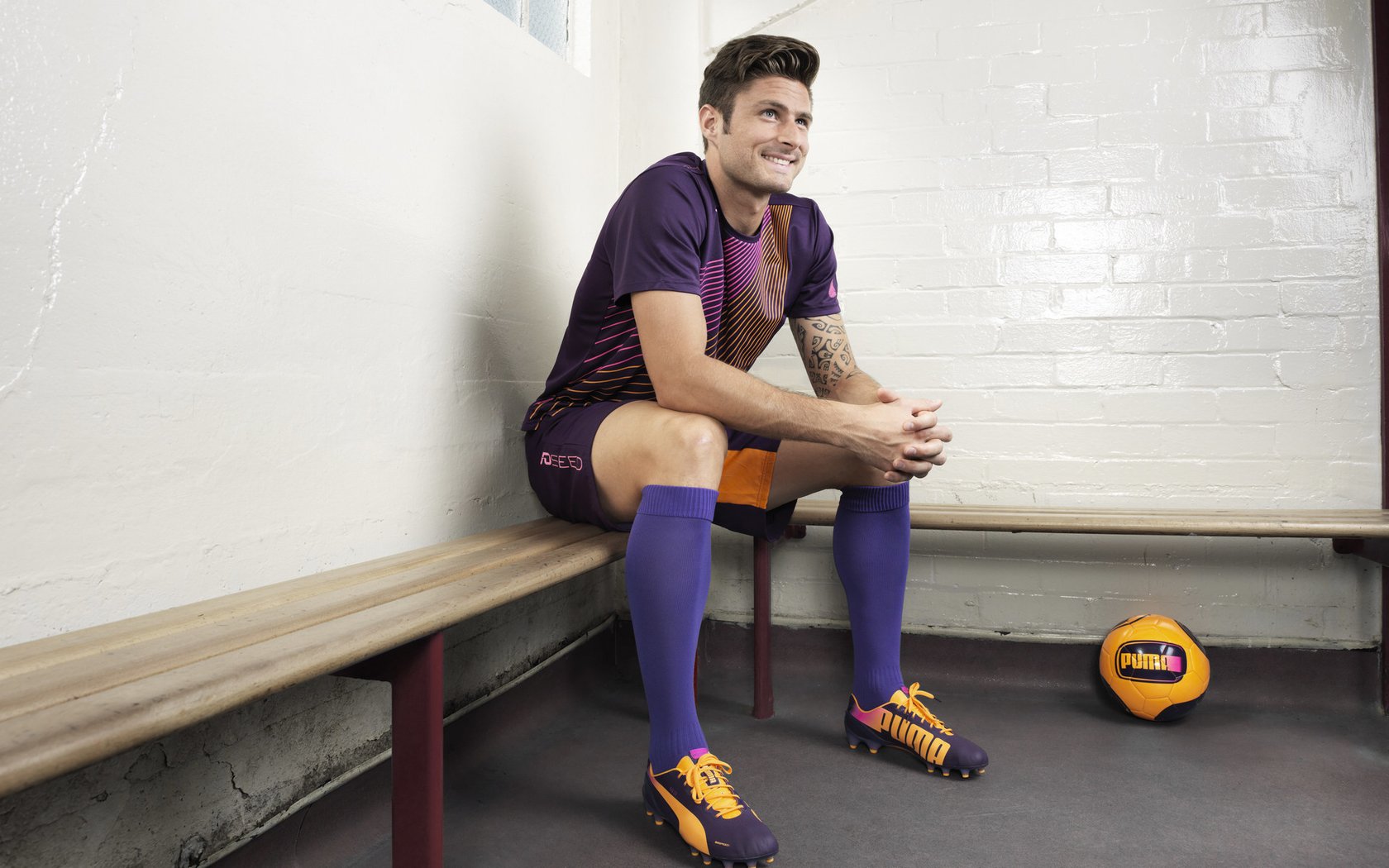 欧冠淘汰赛焦点战，切尔西蓝色风暴击溃秘鲁式铁血防守