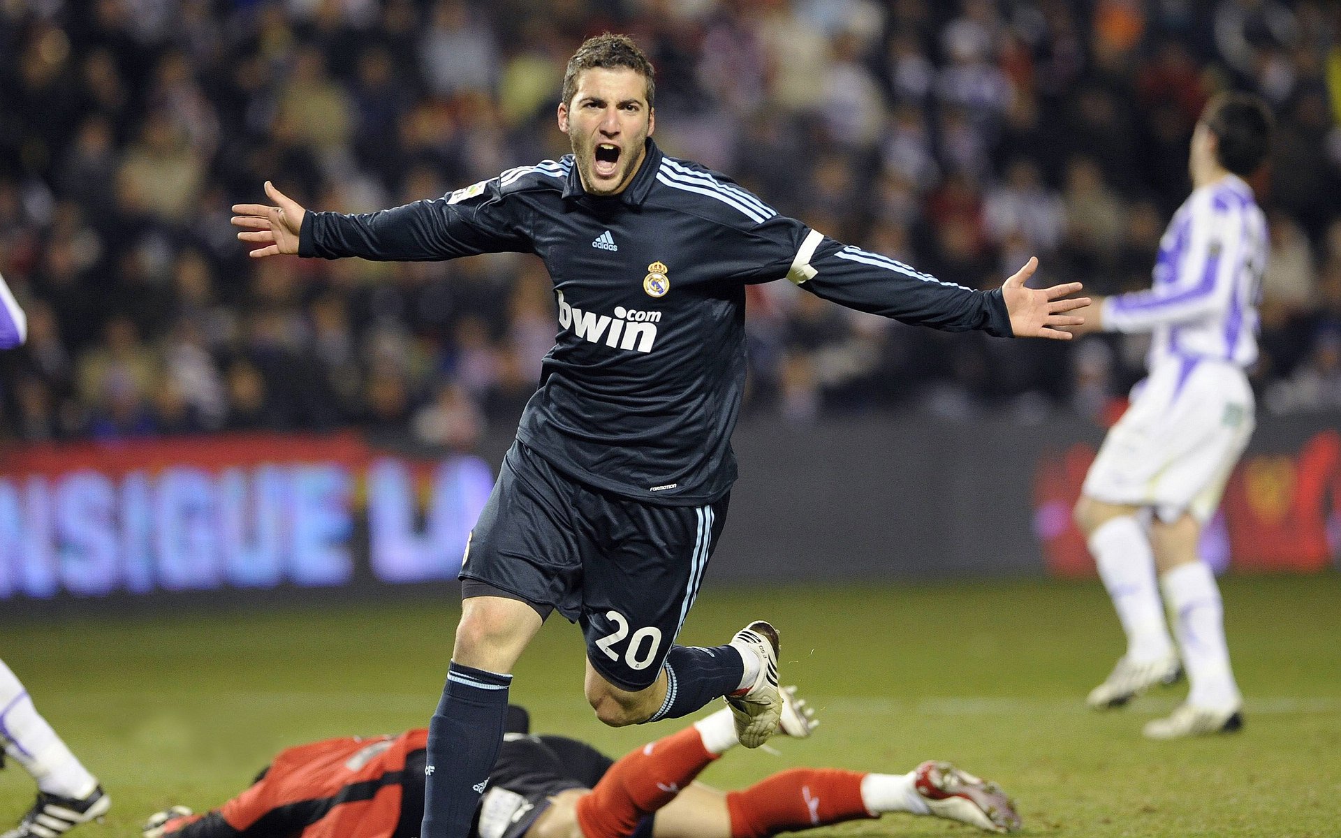 拉什福德统治全场，阿根廷轻取阿森纳，一场跨越国界的足球盛宴